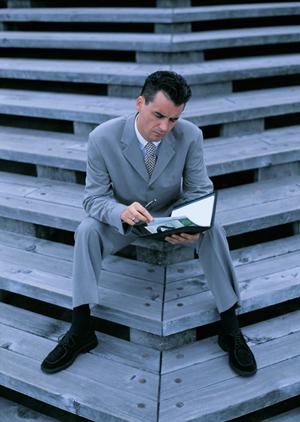 ビッグシルエットTシャツの魅力とスタイル提案！快適さとオリジナルデザインで個性を引き立てる方法